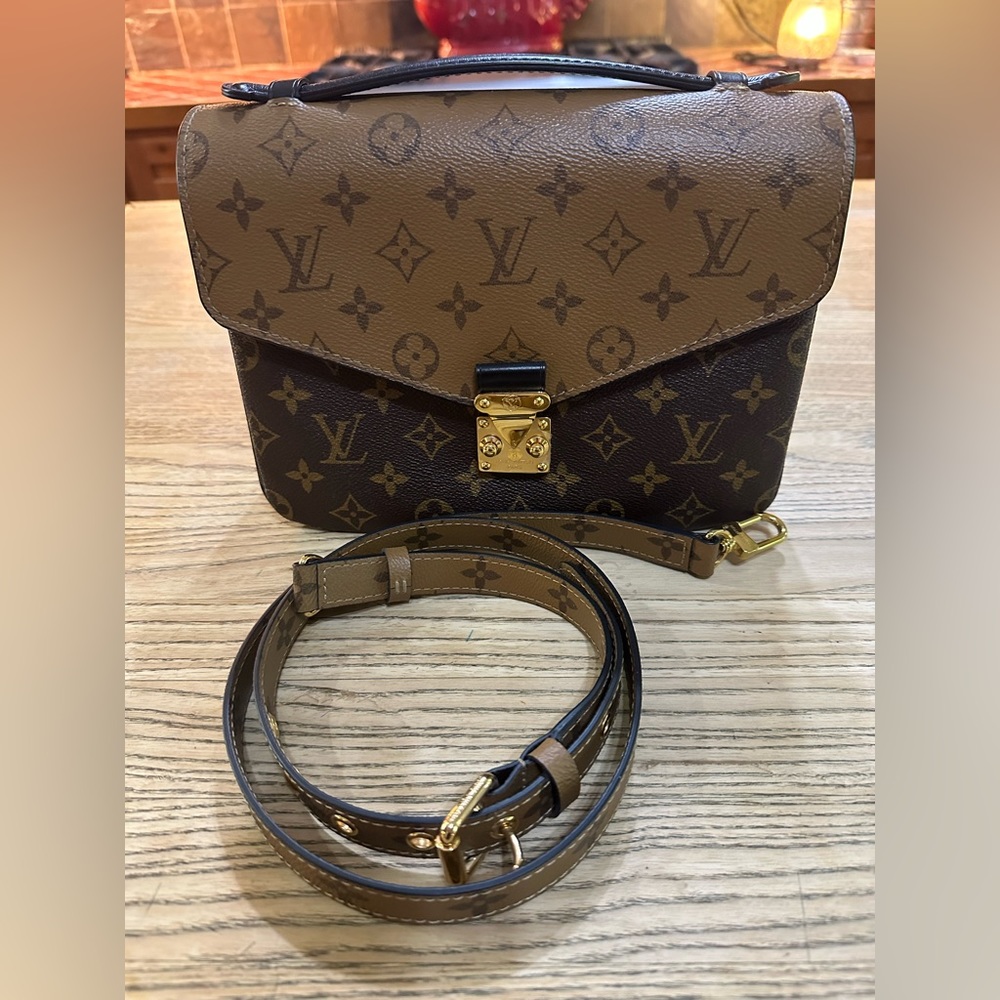 Louis Vuitton Reverse Pochette Metis